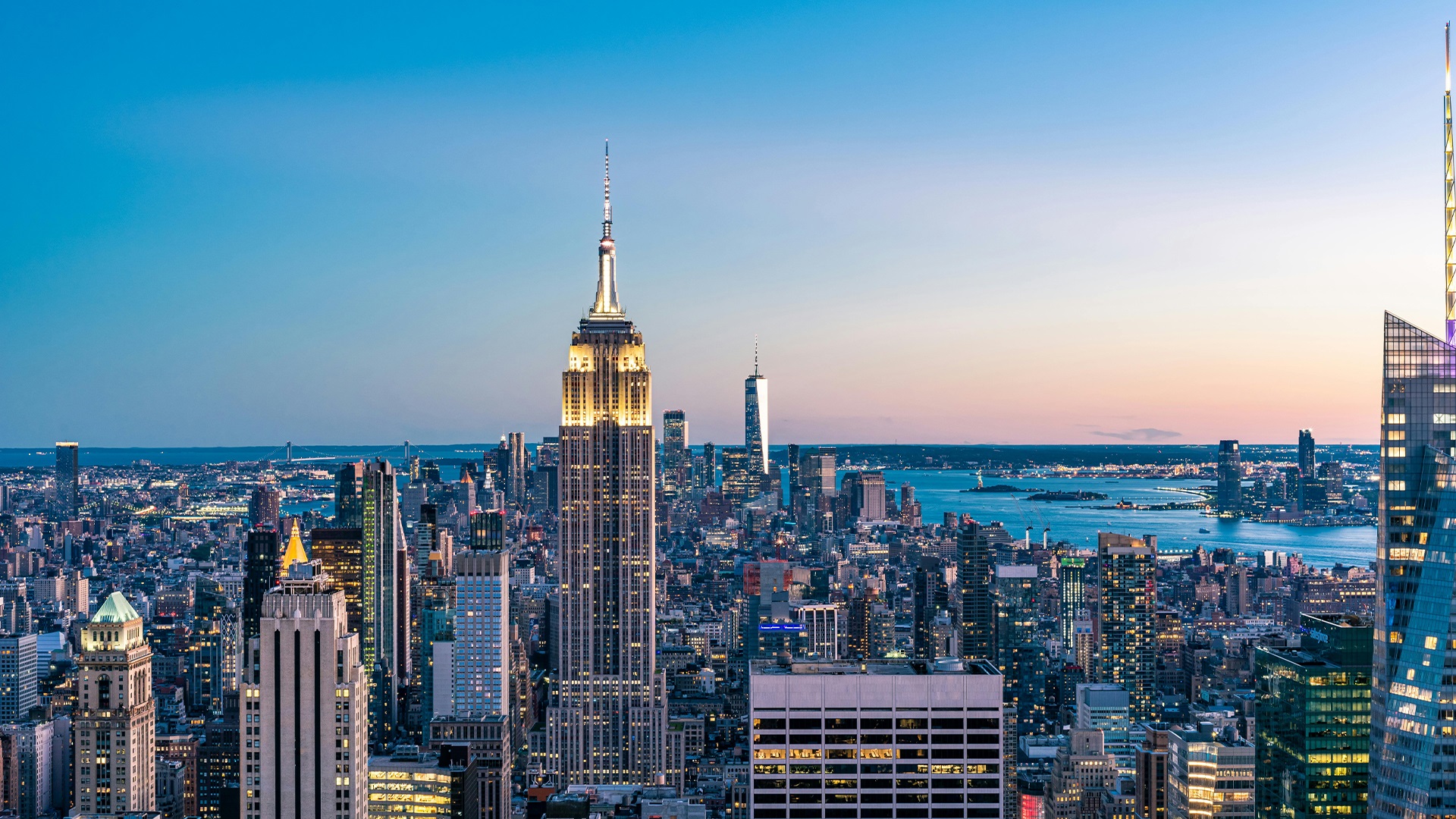 创新 / 审慎 / 稳健 / 诚信